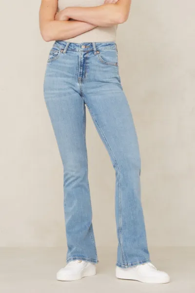 Kings Of Indigo Kings of Indigo Damen vegan Flared Jeans Marie Washed Super Light