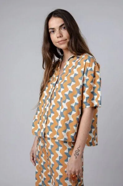 Brava Fabrics Brava Fabrics Big Tiles Cropped Bluse Ochre