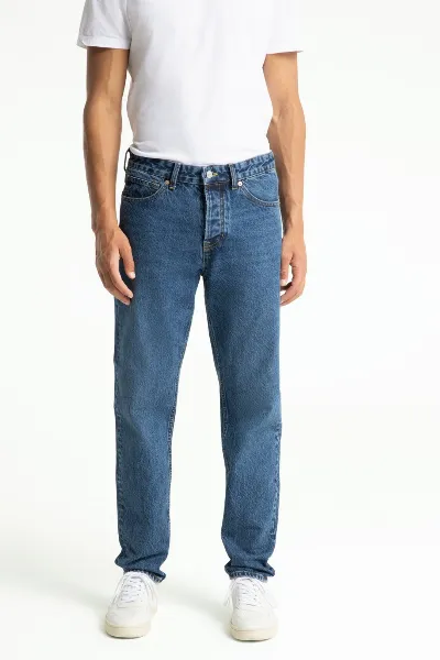 Kings Of Indigo Kings of Indigo Herren vegan Jeans Sushan Stanley Mid Washed Blau