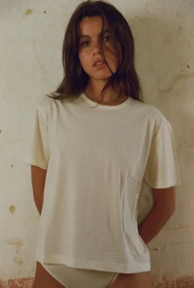 Nénés Nénés Zeitloses T-Shirt