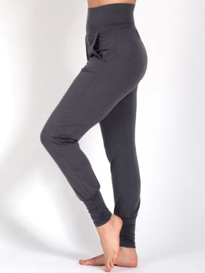 Magadi Magadi Yoga- und Wohlfühlhose Paula aus weichem Naturmaterial, mit Taschen