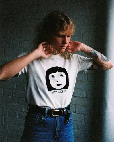 Nudie Jeans Nudie Jeans T-Shirt aus Bio-Baumwolle - Joni Say Cheese