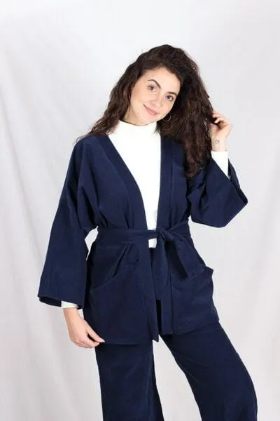 ManduTrap ManduTrap Elegante Kimonojacke Dolma aus Biobaumwolle – Cord in Grün, Blau oder Berry mit Gürtel und Taschen
