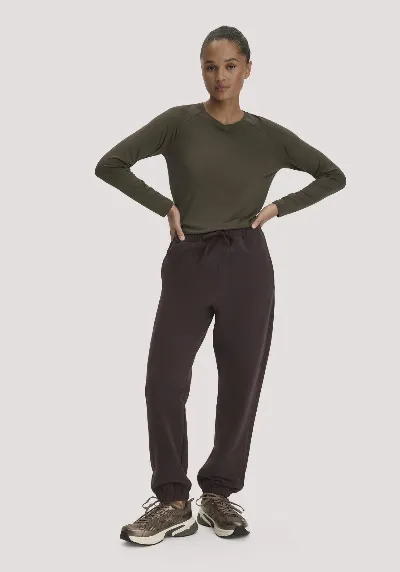 hessnatur hessnatur Loungewear Sweathose Relaxed ACTIVE LIGHT aus Bio-Baumwolle mit recycelter Baumwolle - braun