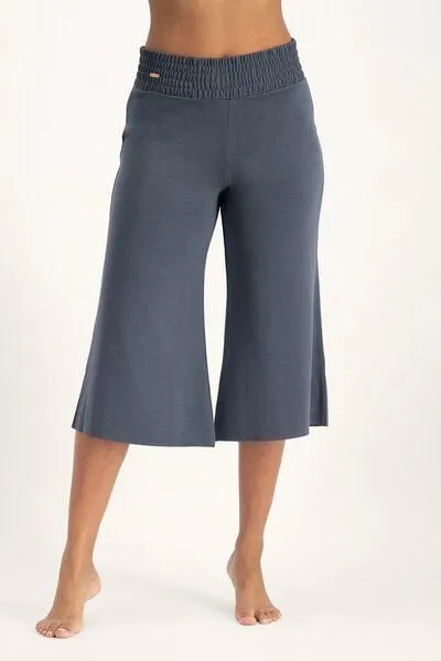 Urban Goddess Urban Goddess Flow Weite Capri Yoga Hose