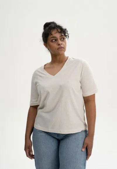 MELA MELA V-Neck T-Shirt Style ANKITA