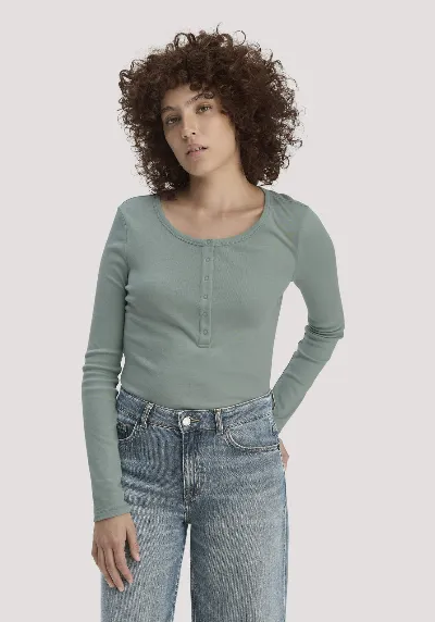 hessnatur hessnatur Damen Softrib Longsleeve Henley Fitted aus Bio-Baumwolle und Tencel™ Modal - grün
