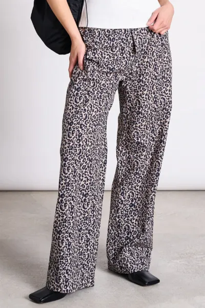 JAN N JUNE JAN 'N JUNE Damen vegan Hose Soby Leo Print
