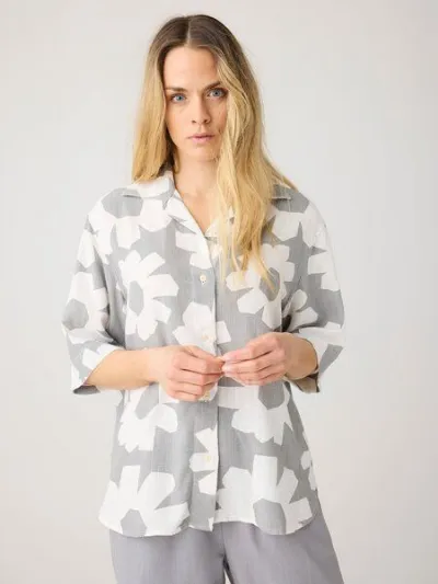 KnowledgeCotton Apparel KnowledgeCotton Apparel Lässige Kurzarmbluse mit Flower-Print aus Bio-Leinen-Lyocell-Mix