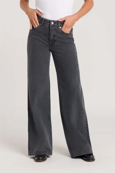 Kings Of Indigo Kings of Indigo Damen vegan Jeans Jane Getragen Grau