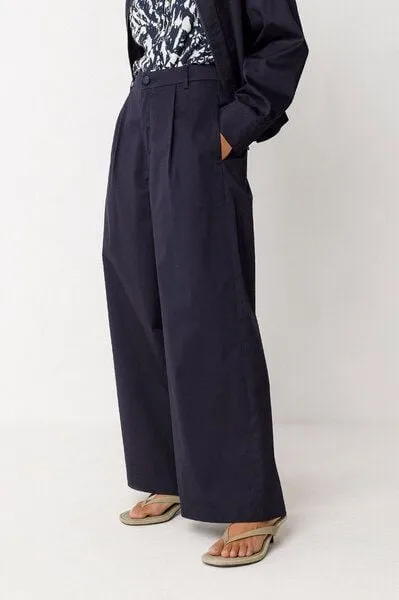 SKFK SKFK Lockere Bundfaltenhose Ena aus Biobaumwolle
