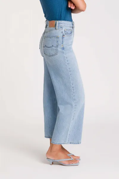 Kings Of Indigo Kings of Indigo Damen vegan Cropped Jeans Elisabeth Blau Reef Super Light Washed Blau