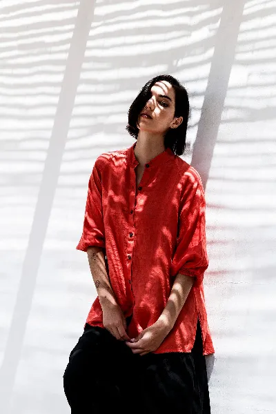 RAVENS VIEW IBIZA RAVENS VIEW IBIZA Damen vegan Leinenhemd Mei Radiant Red