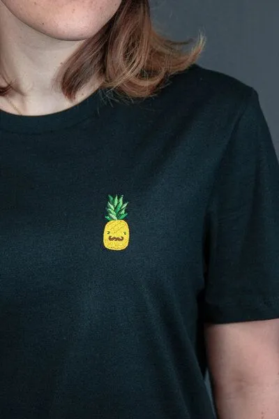 sticknic sticknic T-Shirt mit Ananas Motiv gestickt - Minimalistische Stickerei - Auch als Geschenk
