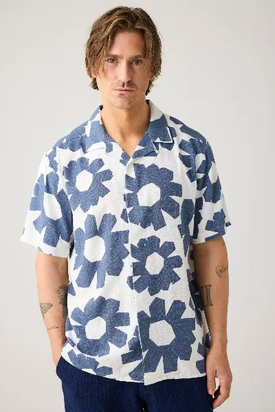 KnowledgeCotton Apparel KnowledgeCotton Apparel Herren vegan Kurzarmhemd Relaxed Leinen Mix Print Blau