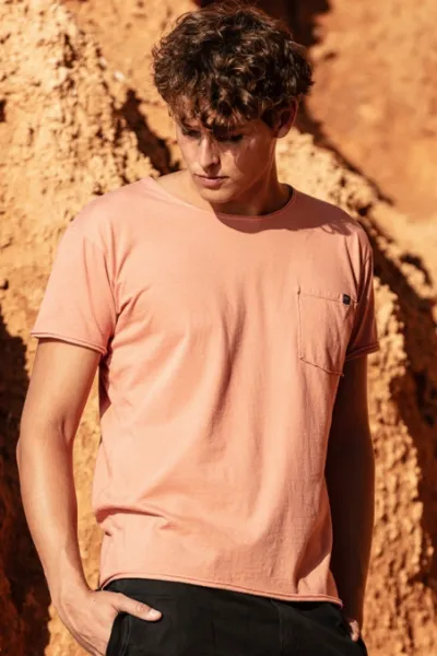 RAVENS VIEW IBIZA RAVENS VIEW IBIZA Herren vegan T-Shirt Rundhalsausschnitt Wild Pocket Coral Clay Orange