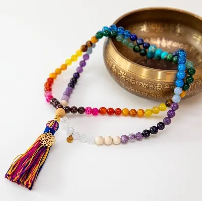 Divasya Divasya Mala Kette Rainbow Chakra aus 20 verschiedenen, bunten Kristallen
