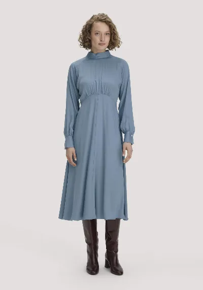 hessnatur hessnatur Damen Kleid Midi tailliert aus LENZING™ ECOVERO™ Viskose - blau