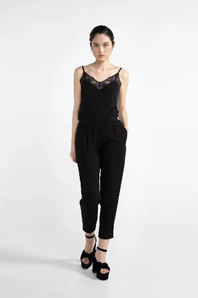 LOVJOI Hose Viskla Schwarz