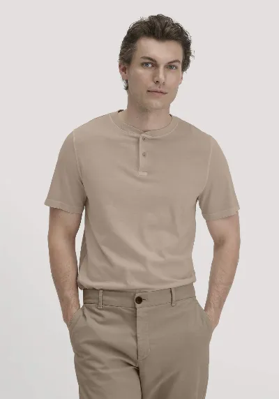 hessnatur hessnatur Herren Heavy Jersey Henley Shirt Relaxed aus Bio-Baumwolle - beige