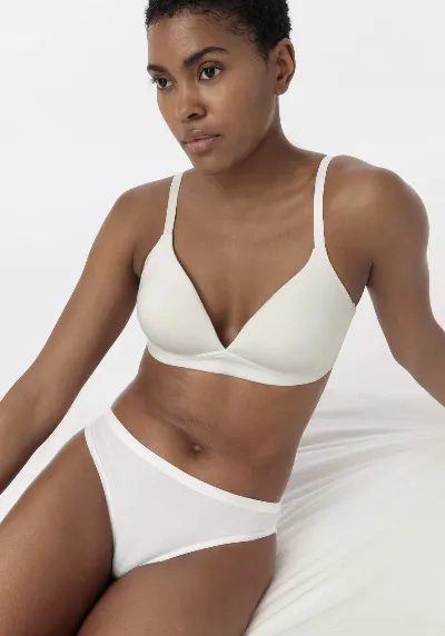 hessnatur hessnatur Damen Brazil Regular Cut PURE BALANCE aus Bio-Baumwolle und TENCEL™ Modal - weiß