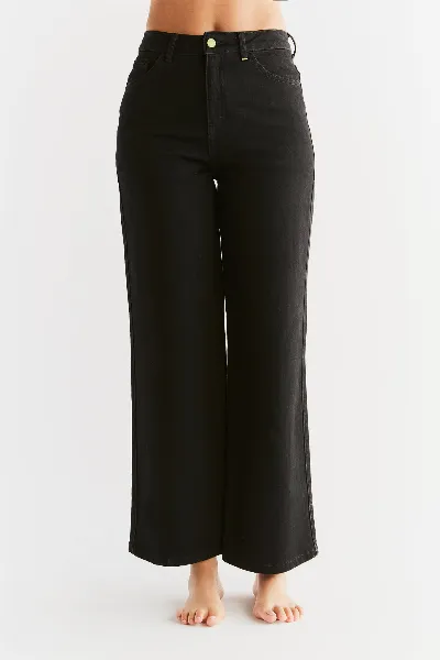 Evermind Evermind Damen vegan Weit Geschnittene Jeans Coal Black