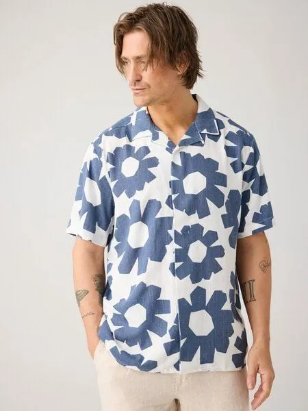 KnowledgeCotton Apparel KnowledgeCotton Apparel Lockeres Kurzarmhemd mit Print aus Ecovero und Bio-Leinen