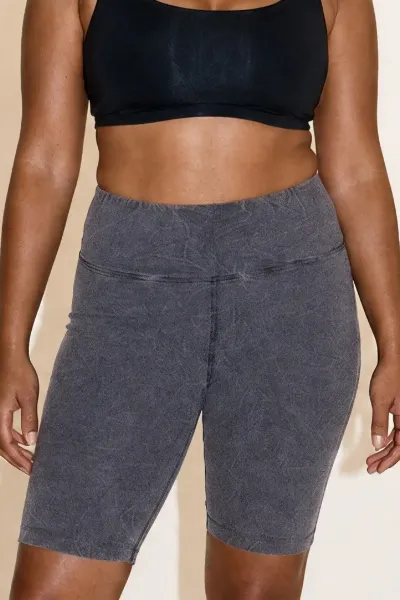 nice to meet me nice to meet me Damen vegan Biker-Shorts Essential Tie-Dye