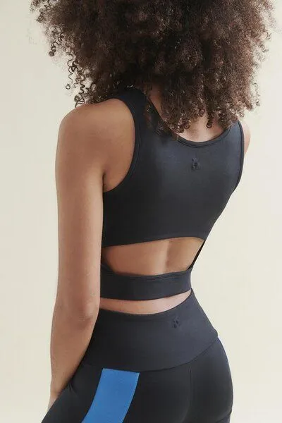 Wellicious Wellicious New 3/4 Crop Top