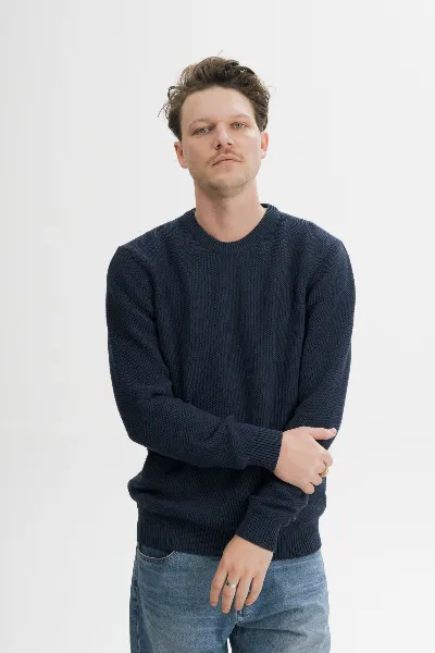 MELA MELA Herren vegan Strickpullover Structured Vareen In Marineblau