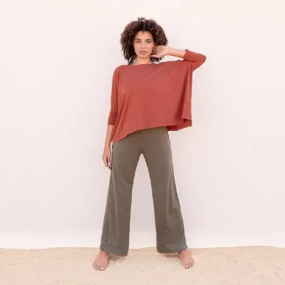 Jaya Jaya KAIRO - Damen - weich fliessende Yoga - und Lounge Pants ist aus einem Mix aus TENCEL Lyocell und Bio-Baumwolle hergestellt