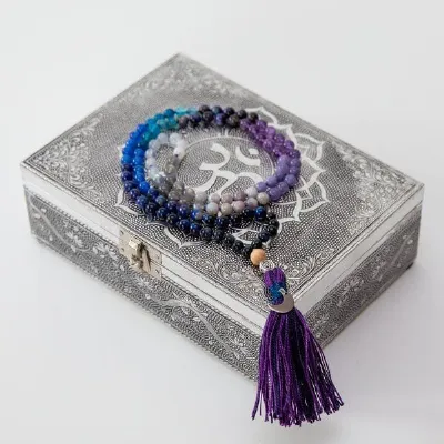 Divasya Divasya Mala-Kette Moon Child aus Amethyst- Mondstein- Lapislazuli (u.a.)