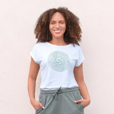 Jaya Jaya OM TENCEL - Damen - Yogashirt mit Om-Spiral-Frontprint aus Tencel-Baumwoll-Mix