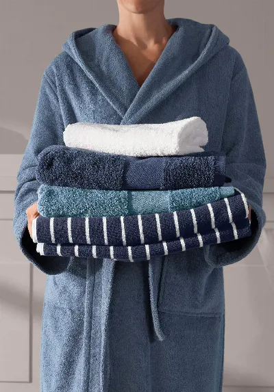 hessnatur hessnatur Frottier Handtuch aus Bio-Baumwolle - blau - Größe 100x180 cm