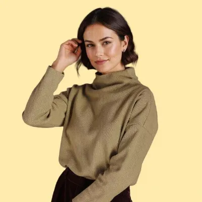 ManduTrap ManduTrap Nachhaltiger Damen-Pullover „Dori“ – Bio-Baumwolle & Stehkragen – Olive