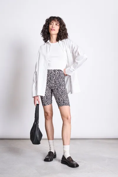 JAN N JUNE JAN 'N JUNE Damen vegan Biker Shorts Leo Druck