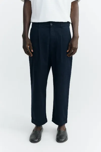 thinking mu Thinking MU Herren vegan Hose Wotan Plissiert Entspannt Marineblau