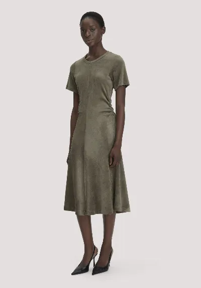 hessnatur hessnatur Damen Samt-Jerseykleid kniebedeckend Slim aus TENCEL™ Modal mit Bio-Baumwolle - grün