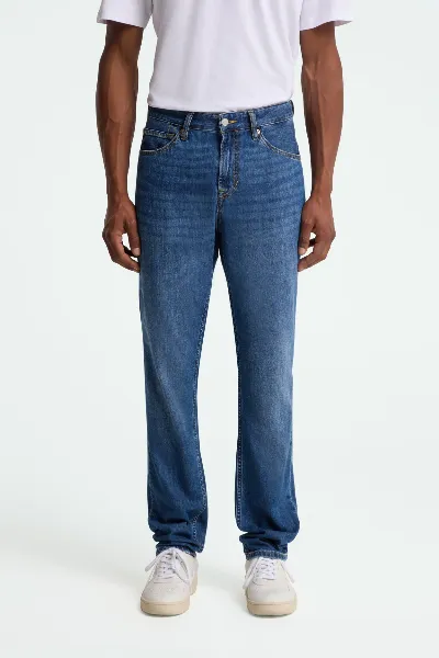 Kings Of Indigo Kings of Indigo Herren vegan Jeans Addo Tapered Mid Washed Blau