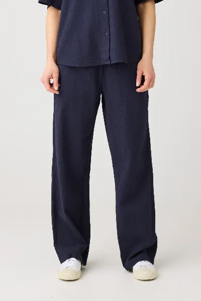 KnowledgeCotton Apparel KnowledgeCotton Apparel Damen vegan Hose Posey Wide Seersucker Night Sky Navy