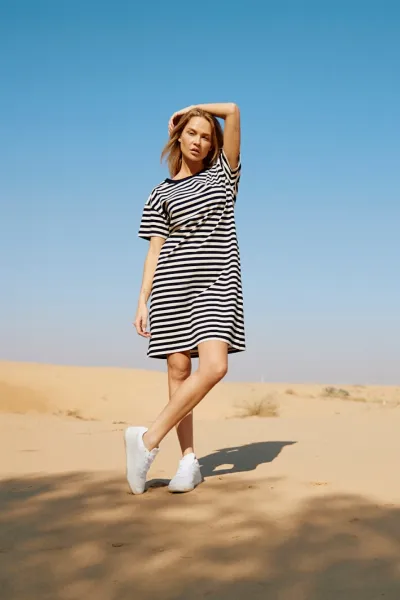 WOTE WOTE Damen vegan T-Shirt Kleid Gestreift Schwarz Offwhite