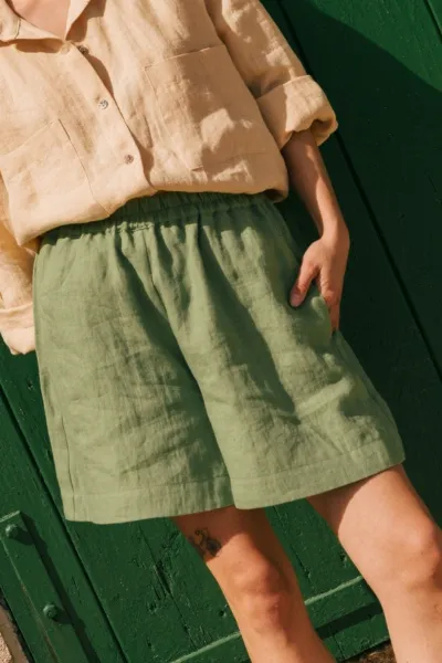 AmourLinen AmourLinen Damen vegan Shorts Betty Klassisch Matcha