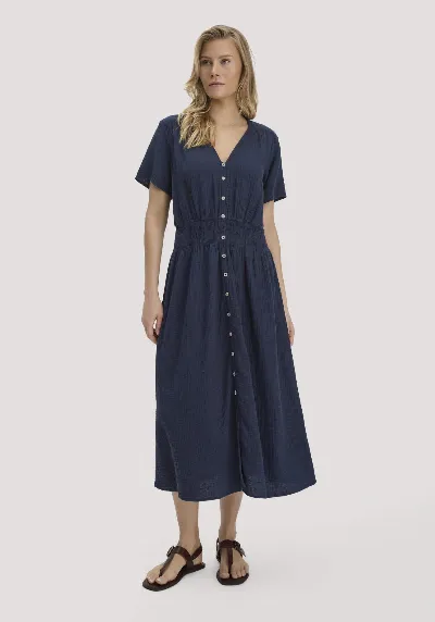 hessnatur hessnatur Damen Musselin Kleid mit Taillierung Midi aus Bio-Baumwolle - blau