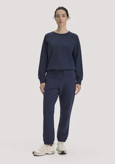 hessnatur hessnatur Loungewear Sweathose Relaxed ACTIVE LIGHT aus Bio-Baumwolle mit recycelter Baumwolle - blau