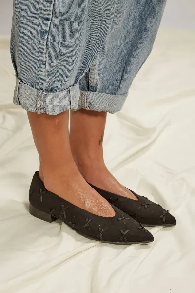 Momoc Momoc Damen vegan Flache Schwarze Schleife
