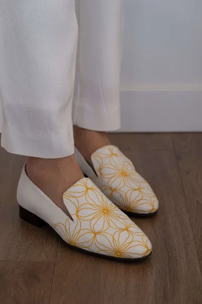 Momoc Momoc Damen vegan Loafer Blumen Gelb &