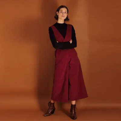 ManduTrap ManduTrap Jumpsuit, Latzhose Clara aus einem Bio- Baumwollcord in berry
