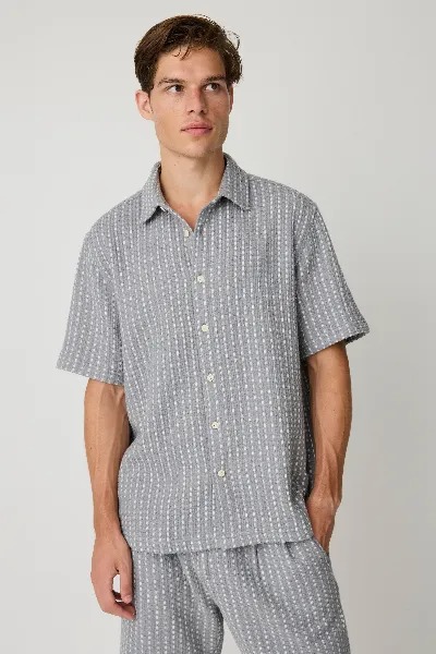 KnowledgeCotton Apparel KnowledgeCotton Apparel Herren vegan Shirt Breeze Comfort Structure Kurzärmelig Grau Gestreift