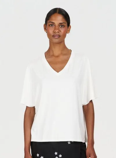 Komodo Komodo Modal T-Shirt Modell: Dhalia mit V-Ausschnitt