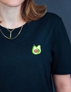 sticknic T-Shirt mit Avocado Motiv gestickt – Minimalistische Stickerei – Auch als Geschenk
